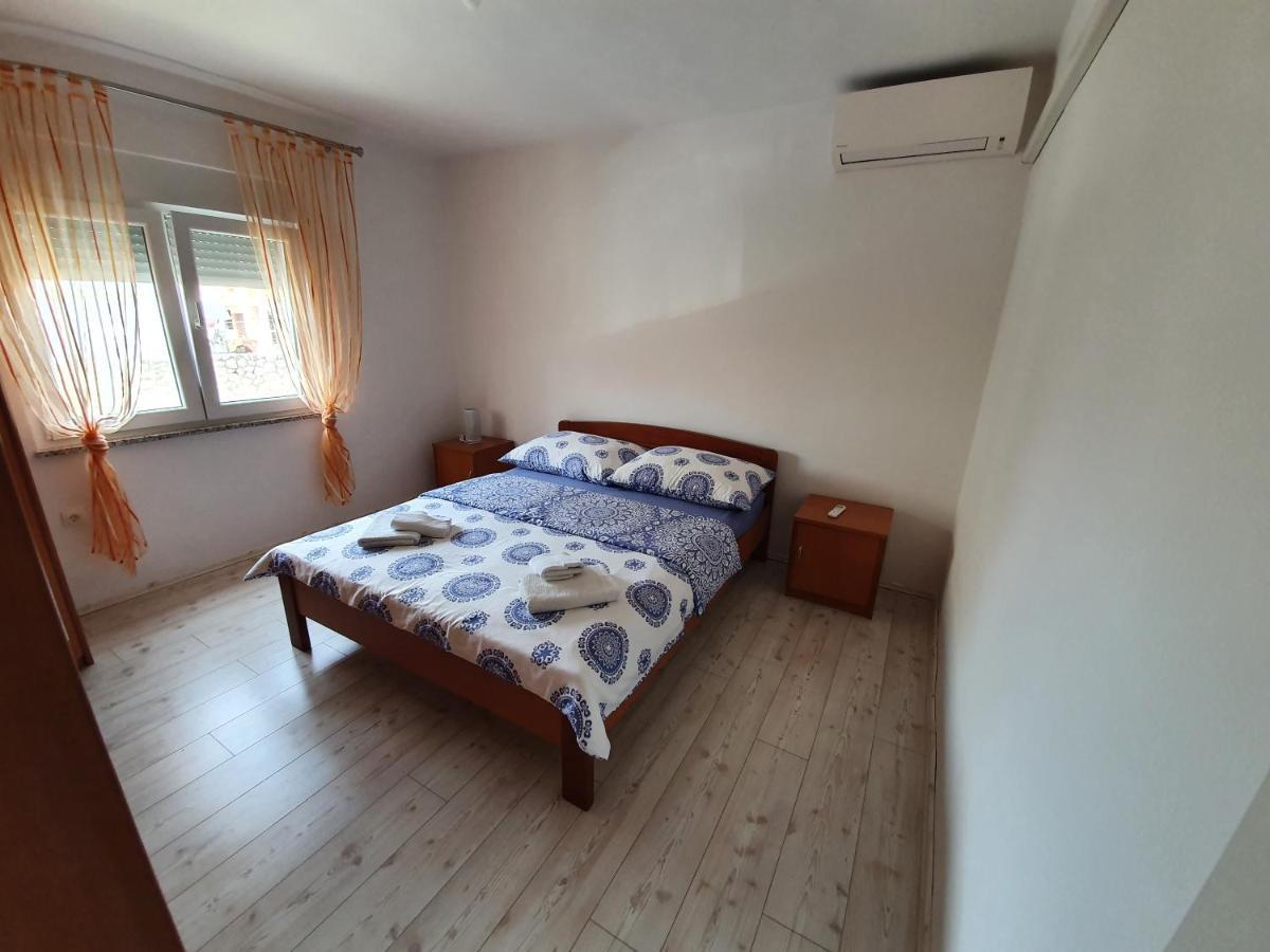 Apartmani Bozic-Tokic Krk Town Exterior foto